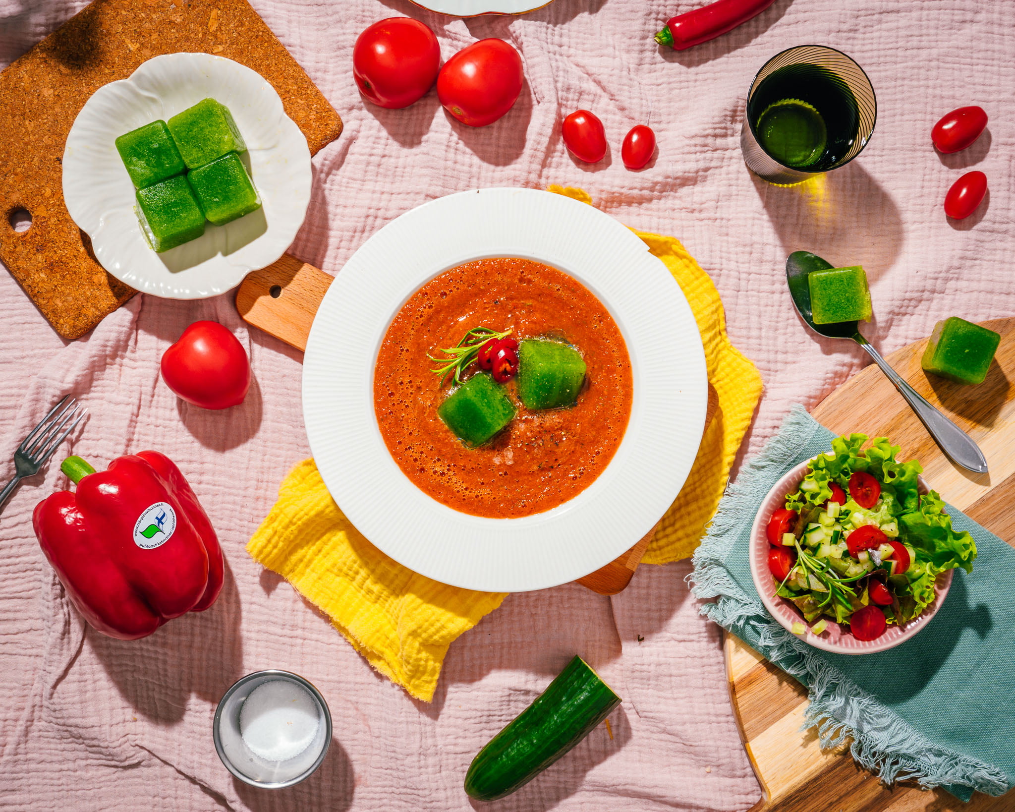 satokausikalenteri_kauppapuutarhaliitto_gazpacho_grillatuista_tomaateista-3