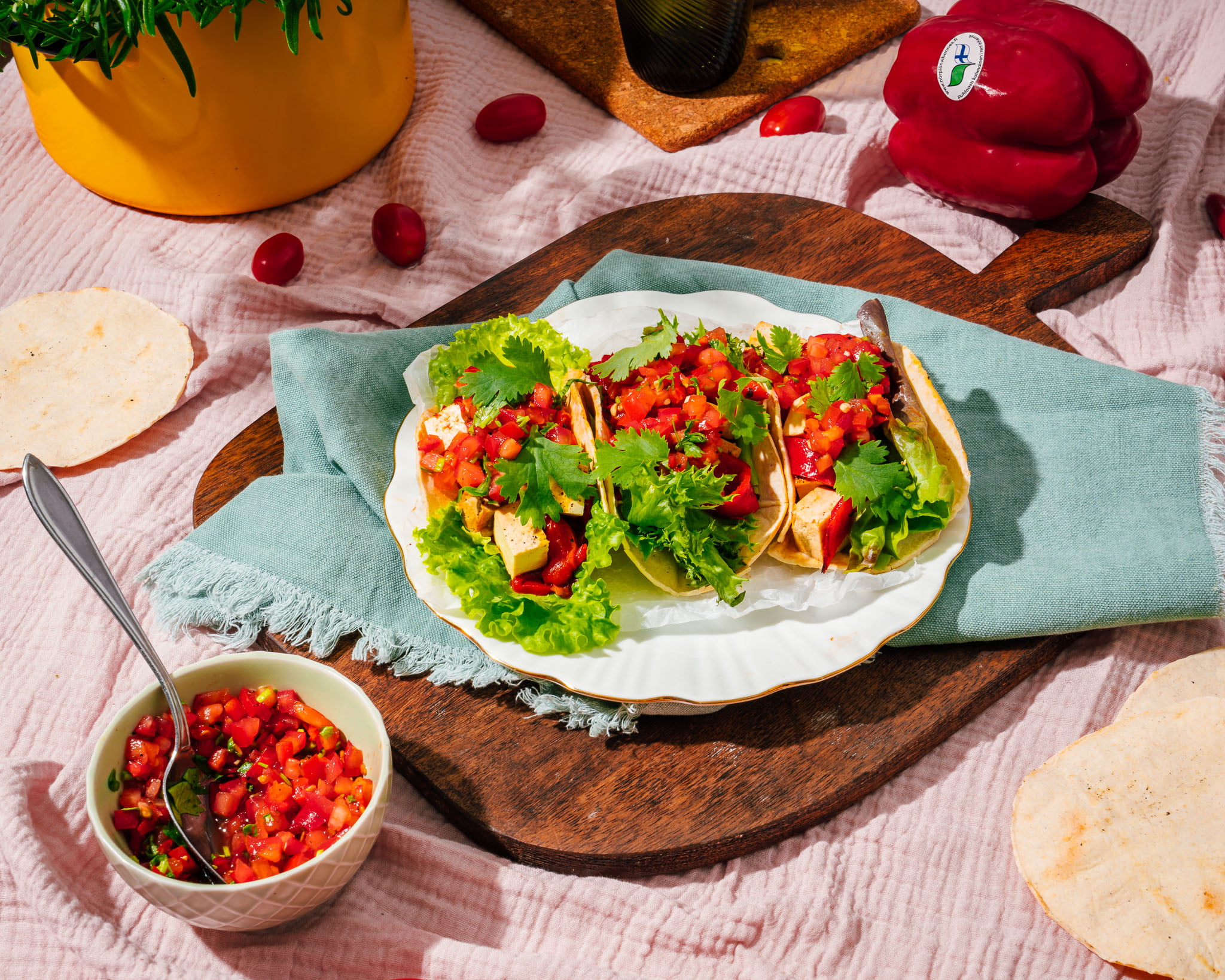satokausikalenteri_kauppapuutarhaliitto_gazpacho_paprikatacot-4