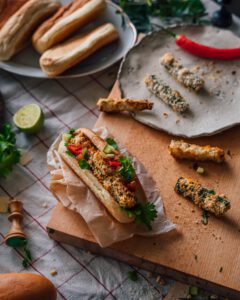 satokausikalenteri_kauppapuutarhaliitto_kurkku_hotdog-002