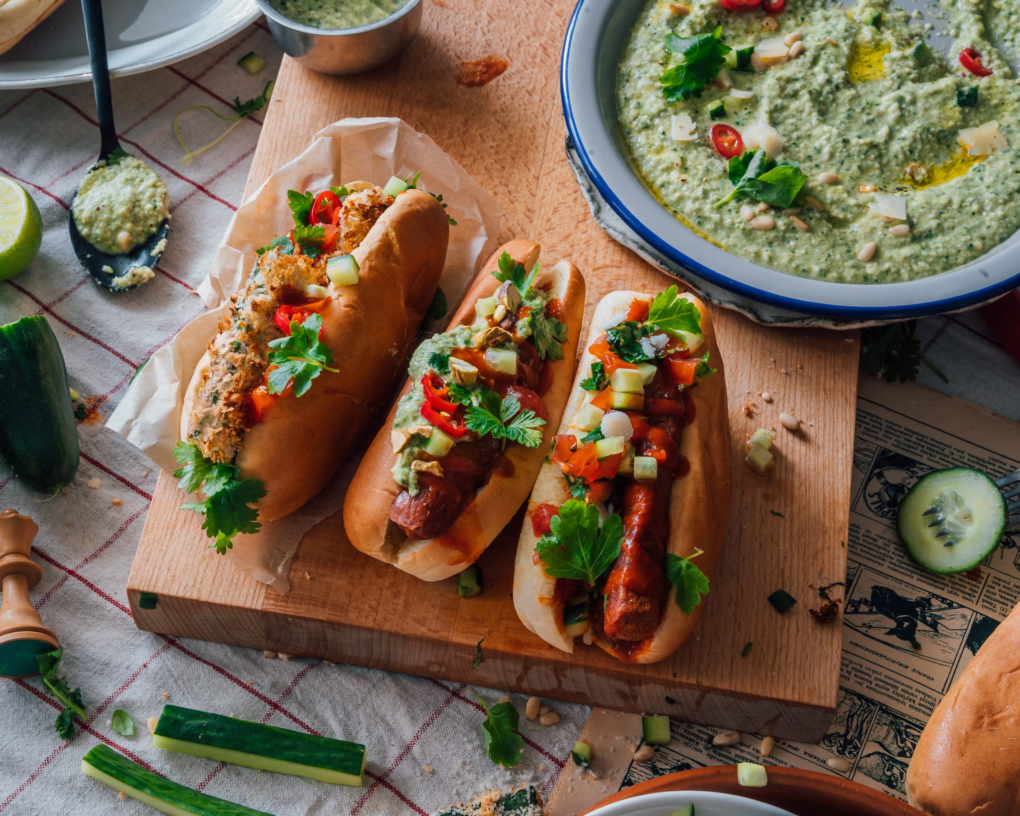 satokausikalenteri_kauppapuutarhaliitto_kurkku_hotdog-008