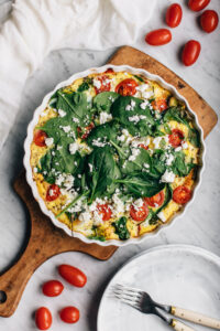 tomaatti-pinaatti-frittata-scaled